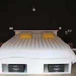 Aux P'tits Bonheurs La Grange Bed & Breakfast 4*